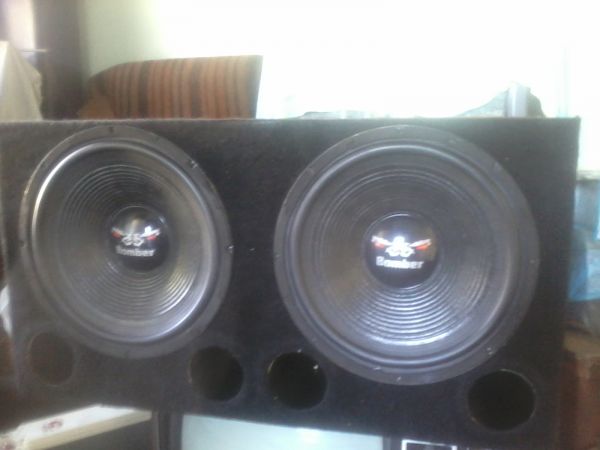 Caixa com dois Bicho Papao de 15 pol 550w RMS